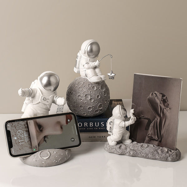 Nordic Creative Astronaut Ornaments Home Living Room TV Cabinet Children's Room Desktop Decoration Housewarming Gifts